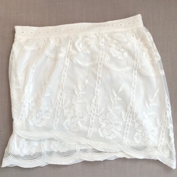 Gentilly Off White Embroidered Mini Skirt - Picture 4 of 5